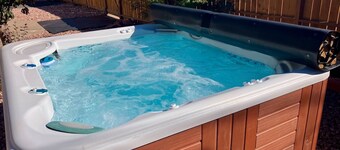 Hot Tub Cozy Cottage in Colorado Springs