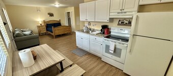 Hot Tub Cozy Cottage in Colorado Springs