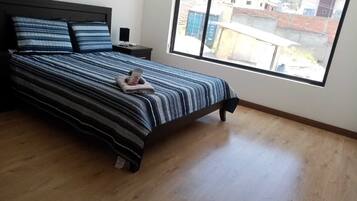 3 bedrooms, desk, iron/ironing board, free WiFi