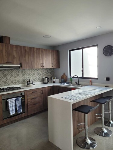 Beautiful Modern Home away from Home