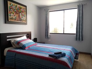3 bedrooms, desk, iron/ironing board, free WiFi