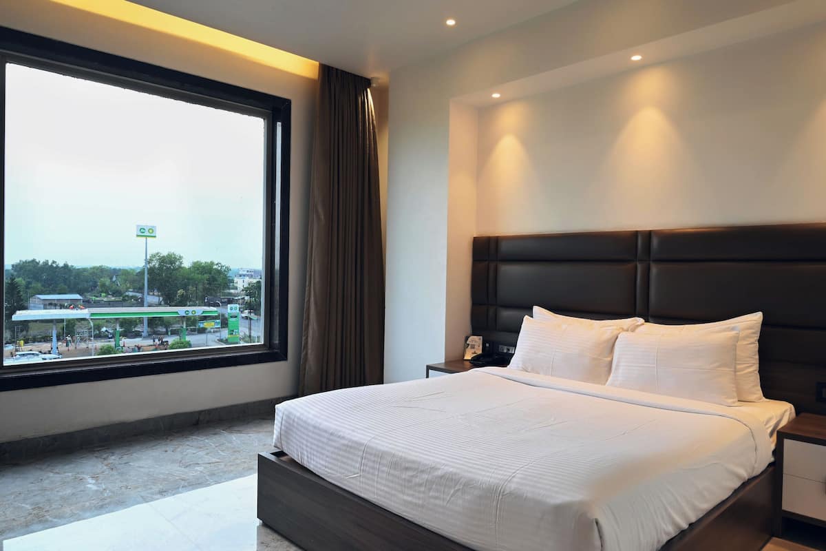 Deluxe Room | Desk, laptop workspace, soundproofing, free WiFi