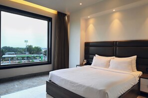 Deluxe Room | Desk, laptop workspace, soundproofing, free WiFi - Econest Hotel (Rampurhat)