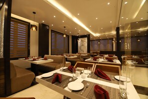 Restaurant - Econest Hotel (Rampurhat)