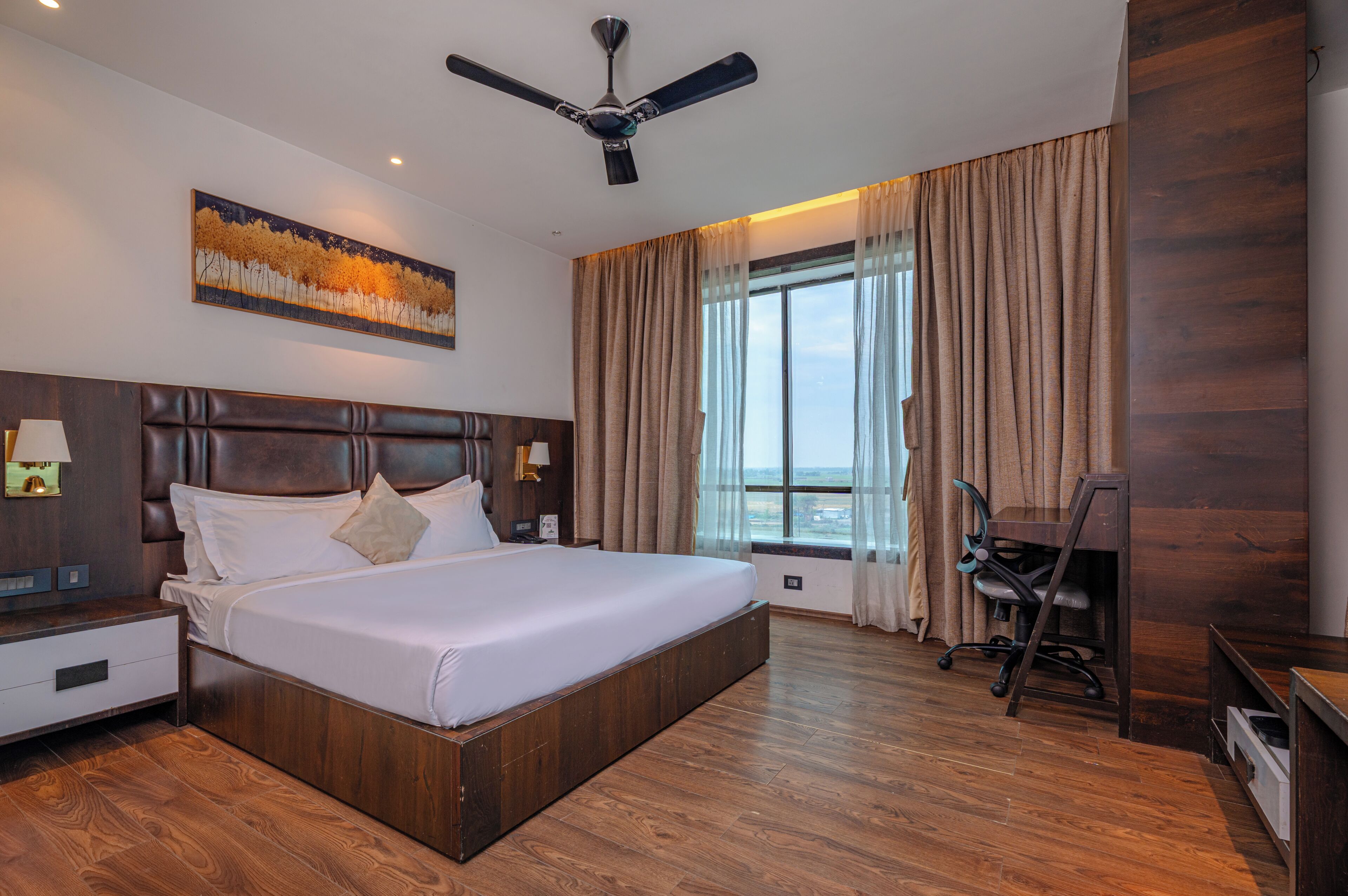 ห้องพรีเมียม, เตียงคิงไซส์ 1 เตียง | โต๊ะทำงาน, พื้นที่ทำงานแบบใช้แล็ปท็อป, ห้องเก็บเสียง, Wi-Fi ฟรี