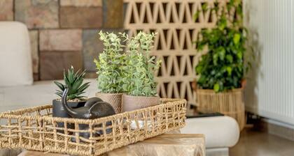 5 min from the beach!