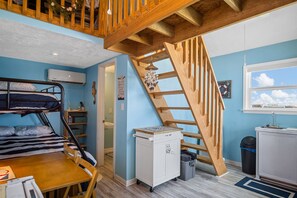 Room - Tiny House on Bolivar (Crystal Beach)