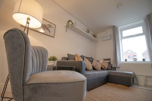 TV - St. Peters House (5 beds) (Cardiff)