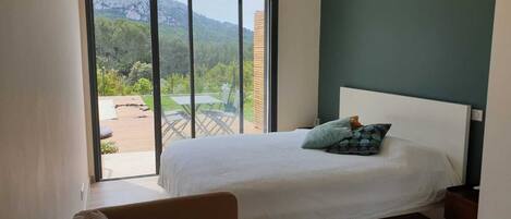 4 chambres, fer et planche à repasser, Wi-Fi, draps fournis