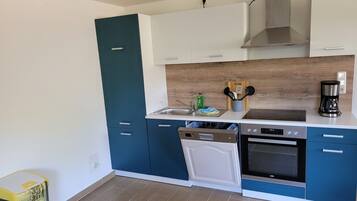 Kühlschrank, Ofen, Herdplatte, Geschirrspüler