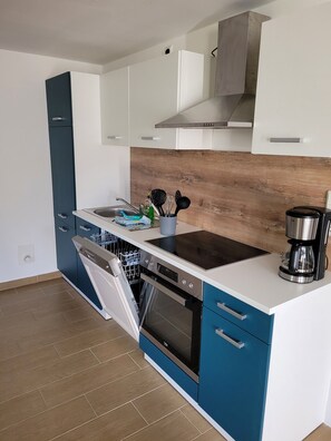 Kühlschrank, Ofen, Herdplatte, Geschirrspüler
