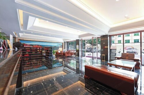 Yiguo Fengqing Holiday Hotel (Beihai Beibu Gulf Plaza Park Road Branch)