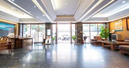 Yiguo Fengqing Holiday Hotel (Beihai Beibu Gulf Plaza Park Road Branch)