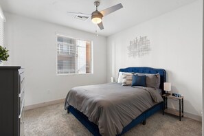 2 habitaciones, tabla de planchar con plancha y wifi gratis 