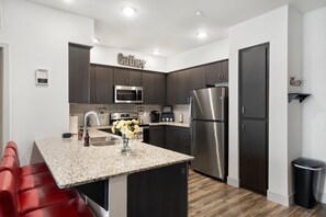 대용량 냉장고, 전자레인지, 오븐, 쿡탑