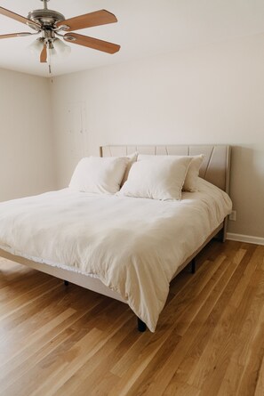 3 chambres, fer et planche à repasser, lit parapluie, Wi-Fi gratuit