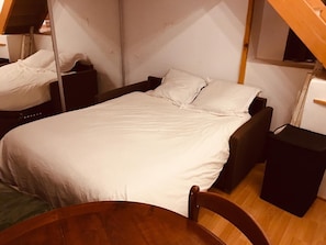 1 sovrum, strykjärn/strykbräda, gratis wi-fi och sängkläder