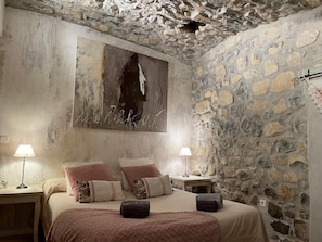 1 bedroom, desk, free WiFi, bed sheets