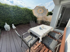 تناول الطعام بالخارج