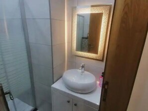 石鹸、シャンプー、トイレットペーパー