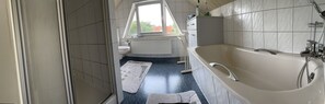 Hårføner, håndklær, såpe og toalettpapir
