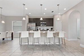 Frigorifero, microonde, forno, lavastoviglie