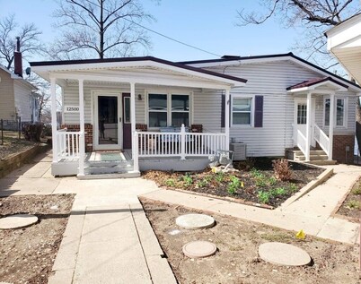 Welcome to this charming lake house beautifully located on Lake Matanzas. 