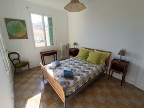 2 bedrooms, bed sheets