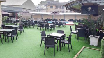 Poolside bar