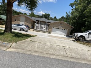 Property grounds - Visit Pensacola Beach (Pensacola)