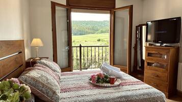 6 bedrooms, iron/ironing board, bed sheets