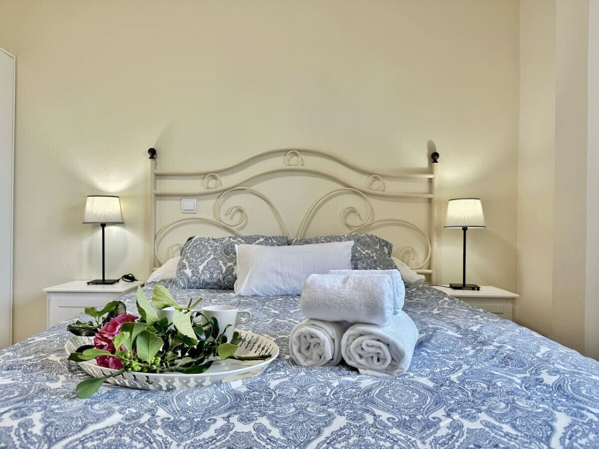 1 slaapkamer, een strijkplank/strijkijzer, beddengoed