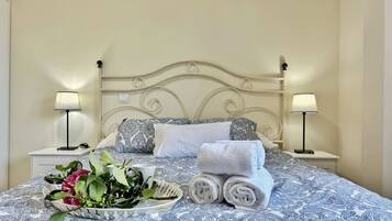 1 slaapkamer, een strijkplank/strijkijzer, beddengoed