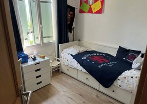 3 bedrooms, iron/ironing board, free WiFi, bed sheets