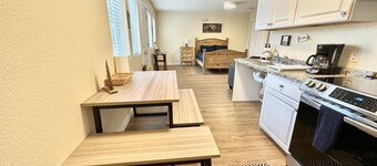 Hot Tub Cozy Cottage in Colorado Springs