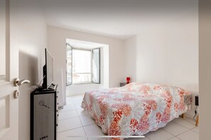1 bedroom, iron/ironing board, free WiFi, bed sheets - Beau 2 Pièces Refait à Neuf (Antibes)