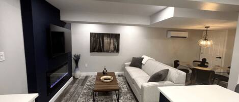 Smart TV, fireplace