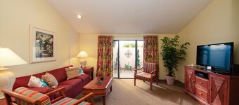 TimeOut! Spacious condo - 2 Bedroom, 2 Bath, Sleeps 6, Pool