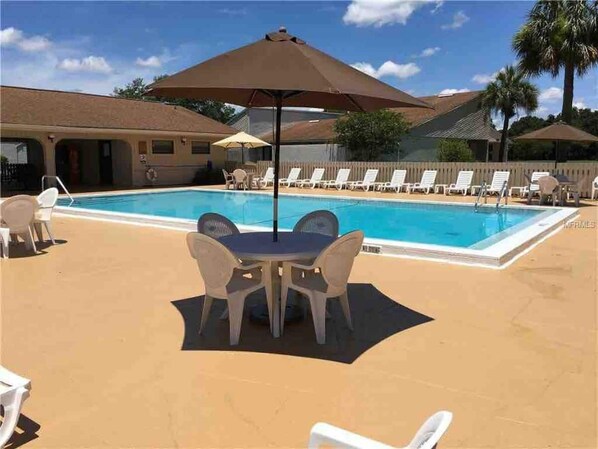 Piscine extérieure, piscine chauffée