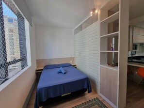1 dormitorio, tabla de planchar con plancha, wifi y ropa de cama