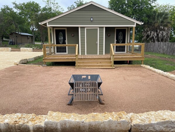 Terrace/patio - Cozy Suite in New Duplex located in Downtown Bandera (Bandera)