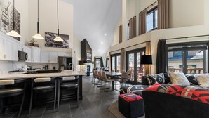 A spacious open-plan living area with a kitchen, dining table, and seating area. - Arapahoe Lodge #8130 By Summit County Mountain Retreats (Keystone)