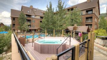 Apartment (4 Bedrooms) | Exterior