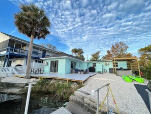 Exterior - Canal home with direct river and gulf access, kayaks, hot tub, boat & motor inc (Spring Hill)
