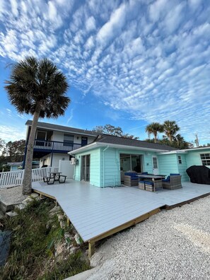 Exterior - Canal home with direct river and gulf access, kayaks, hot tub, boat & motor inc (Spring Hill)