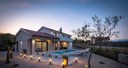 Maison de vacances MONIKA avec piscine privée