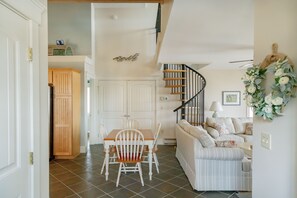 Interior - Cottage 56 is a beautiful modern property with direct views of Sheepscot River. (Edgecomb)