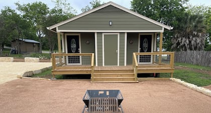 Cozy Suite in New Duplex located in Downtown Bandera