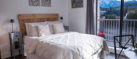 Schreibtisch, Bügeleisen/Bügelbrett, Reisekinderbett, kostenloses WLAN