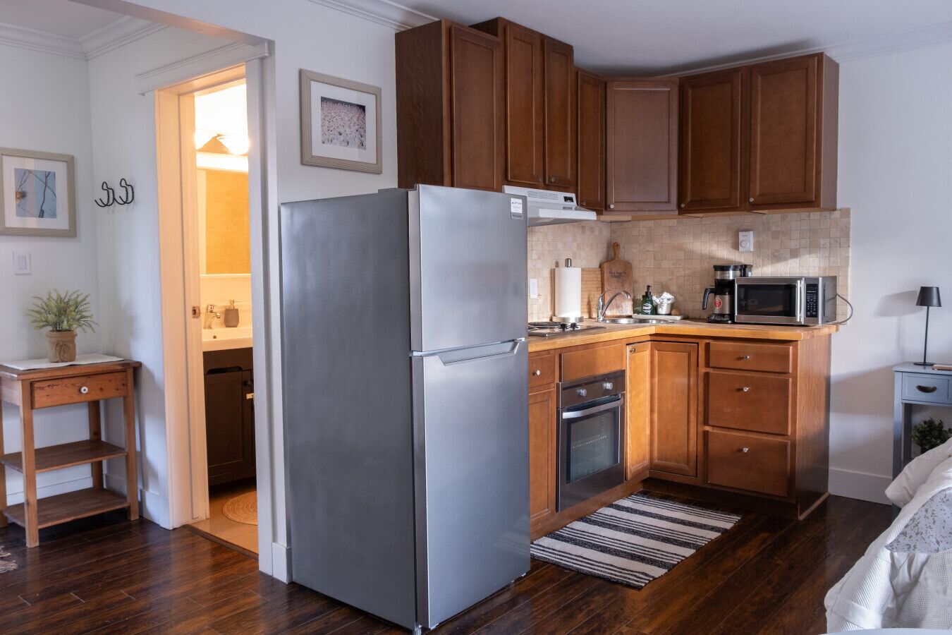 Refrigerador, microondas, horno y parrilla de estufa 